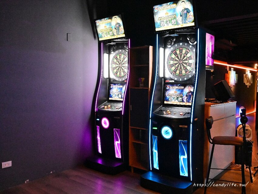 331音樂飛鏢餐酒館｜台中特色餐酒館，將調酒結合台灣菜，還有厲害駐唱歌手及飛鏢機