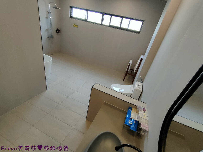 南投飯店【雅薇精品時尚旅館】親子最愛!獨立車庫超大房間新穎乾淨.玩南投住這間│名間交流道│紫南宮│南投住