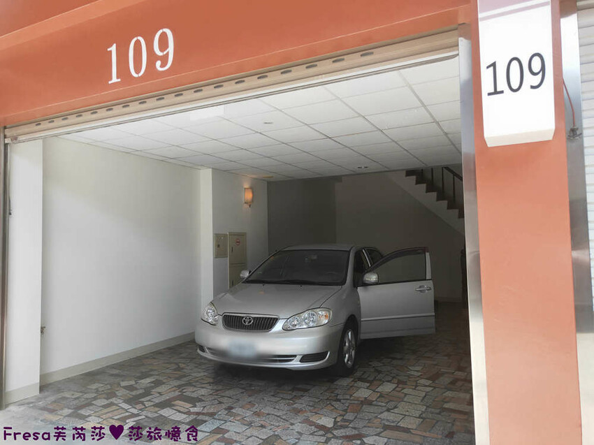 南投飯店【雅薇精品時尚旅館】親子最愛!獨立車庫超大房間新穎乾淨.玩南投住這間│名間交流道│紫南宮│南投住