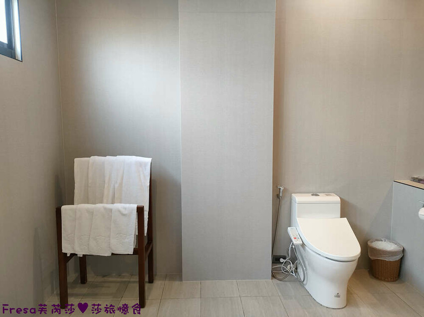 南投飯店【雅薇精品時尚旅館】親子最愛!獨立車庫超大房間新穎乾淨.玩南投住這間│名間交流道│紫南宮│南投住