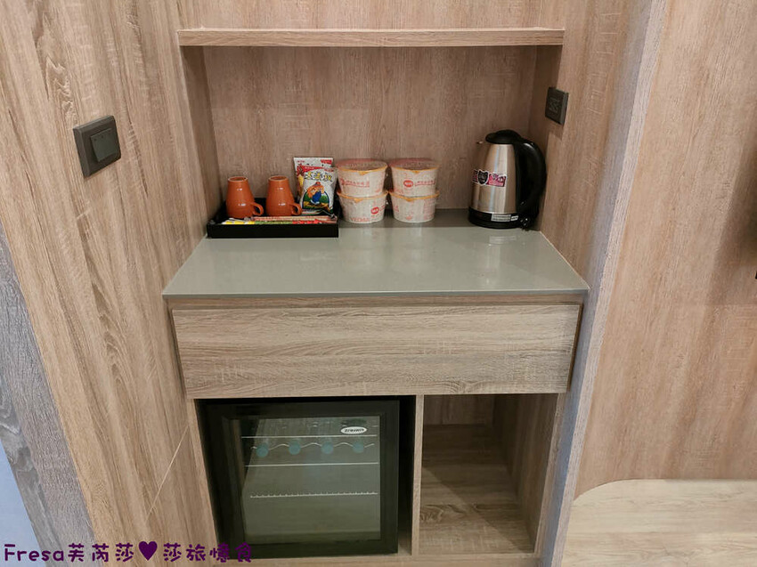 南投飯店【雅薇精品時尚旅館】親子最愛!獨立車庫超大房間新穎乾淨.玩南投住這間│名間交流道│紫南宮│南投住