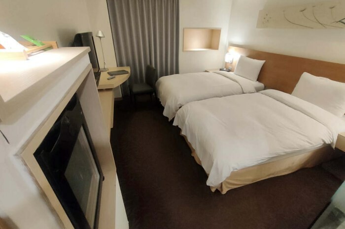 南投飯店【雅薇精品時尚旅館】親子最愛!獨立車庫超大房間新穎乾淨.玩南投住這間│名間交流道│紫南宮│南投住