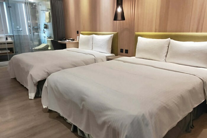 南投飯店【雅薇精品時尚旅館】親子最愛!獨立車庫超大房間新穎乾淨.玩南投住這間│名間交流道│紫南宮│南投住