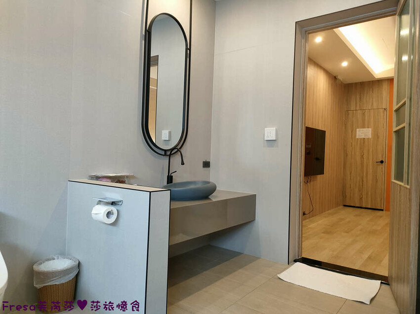 南投飯店【雅薇精品時尚旅館】親子最愛!獨立車庫超大房間新穎乾淨.玩南投住這間│名間交流道│紫南宮│南投住