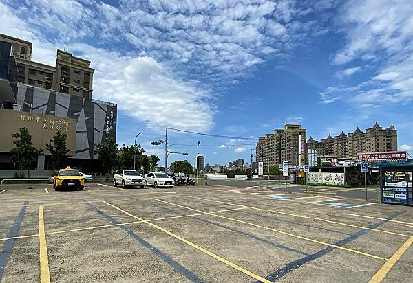 桃園美食│食在點-騷丼-相當有料,份量大,用料實在,雙拼丼飯+讚岐烏龍麵+炸牡蠣 CP值相當高-大竹美食廣場 蘆竹美食推薦-02.jpg