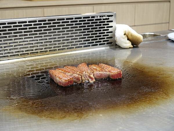 <板南線>捷運市政府站-難得一次的奢華無菜單鐵板燒~明水然.