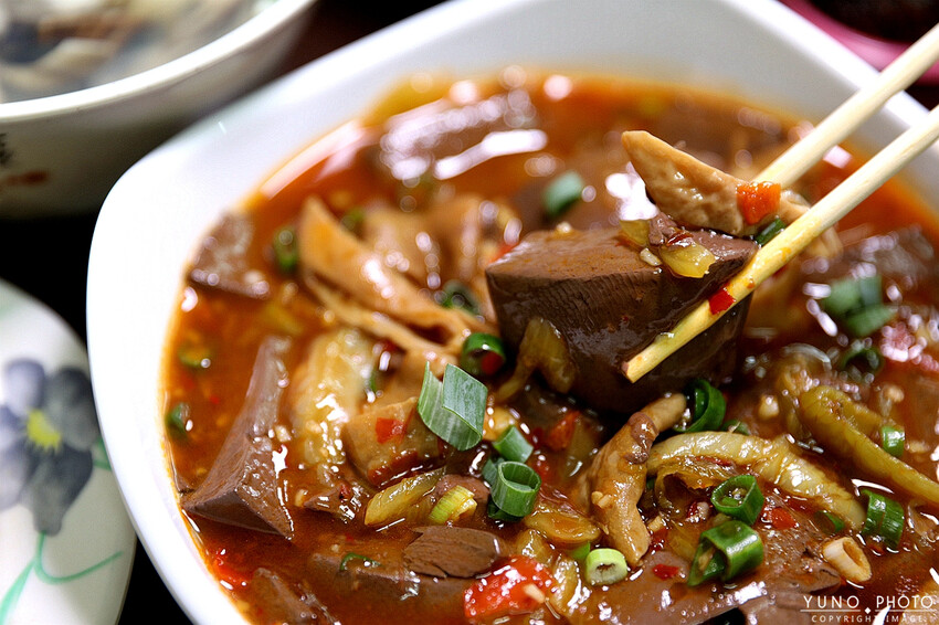 隱藏在熱炒店中的川味美食!招牌川味水煮牛必吃 麻辣鮮香一次滿足|動力炒飯-川味水煮牛(南投草屯必吃美食)