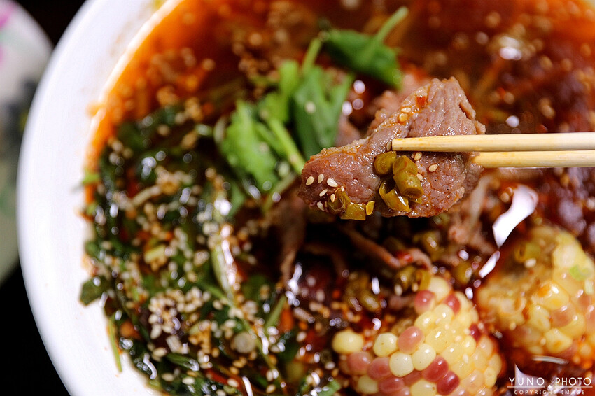 隱藏在熱炒店中的川味美食!招牌川味水煮牛必吃 麻辣鮮香一次滿足|動力炒飯-川味水煮牛(南投草屯必吃美食)