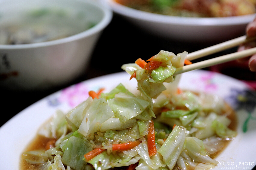 隱藏在熱炒店中的川味美食!招牌川味水煮牛必吃 麻辣鮮香一次滿足|動力炒飯-川味水煮牛(南投草屯必吃美食)