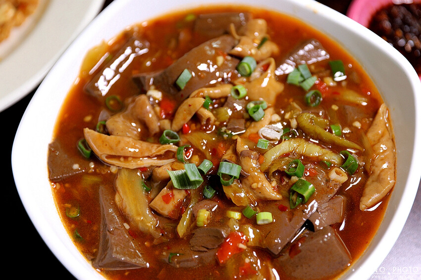 隱藏在熱炒店中的川味美食!招牌川味水煮牛必吃 麻辣鮮香一次滿足|動力炒飯-川味水煮牛(南投草屯必吃美食)