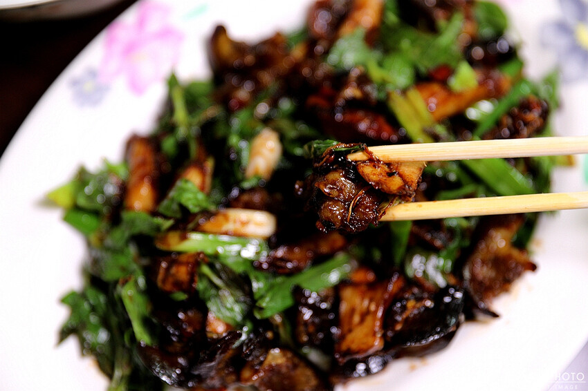 隱藏在熱炒店中的川味美食!招牌川味水煮牛必吃 麻辣鮮香一次滿足|動力炒飯-川味水煮牛(南投草屯必吃美食)