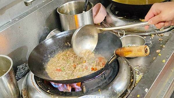 泰杯杯泰式料理｜公館ＣＰ值最高的泰式料理店！打拋豬只要８５元就可以吃到