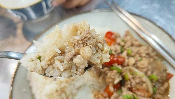 泰杯杯泰式料理｜公館ＣＰ值最高的泰式料理店！打拋豬只要８５元就可以吃到