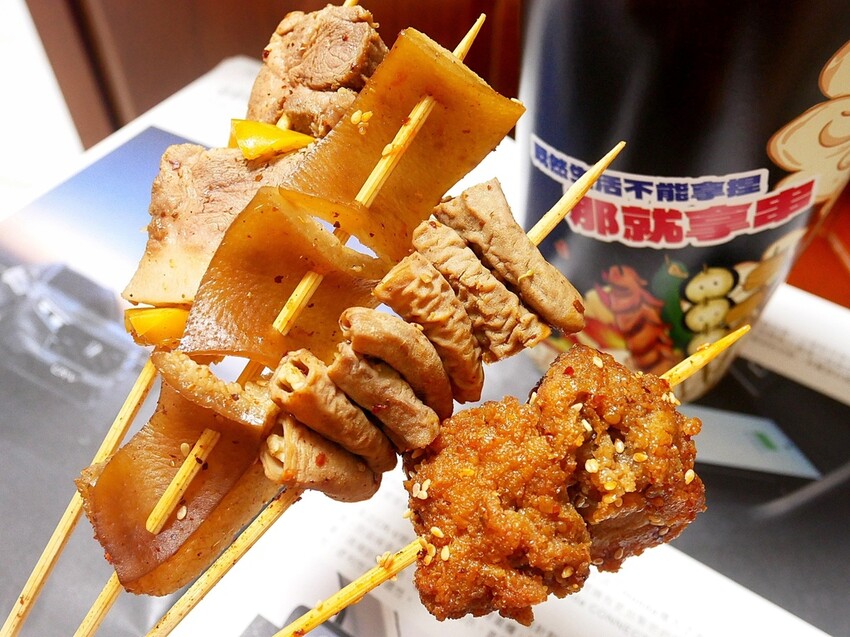 串門ㄦ逢甲店-台中重慶麻辣串串杯,30多種食材選擇豐富,以濃