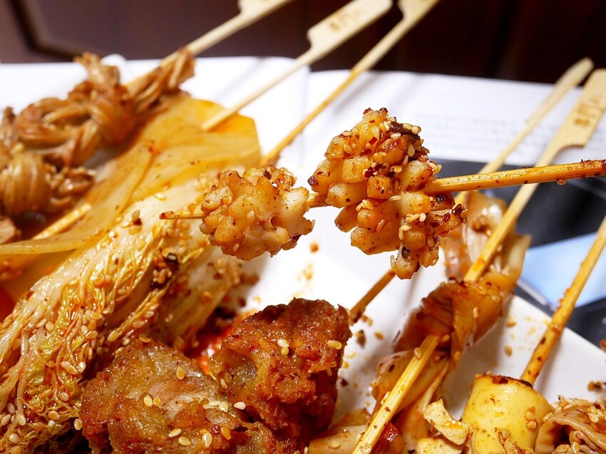 串門ㄦ逢甲店-台中重慶麻辣串串杯,30多種食材選擇豐富,以濃