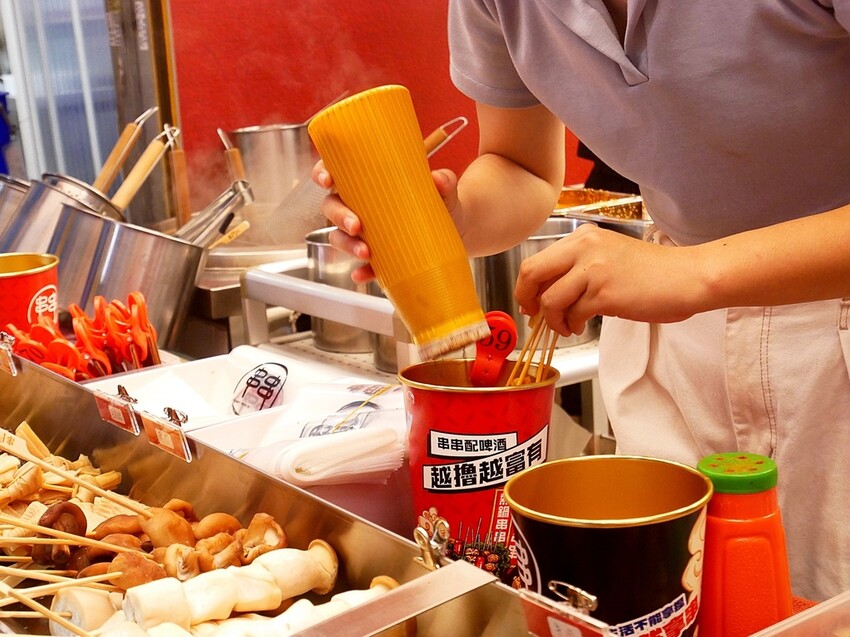 串門ㄦ逢甲店-台中重慶麻辣串串杯,30多種食材選擇豐富,以濃