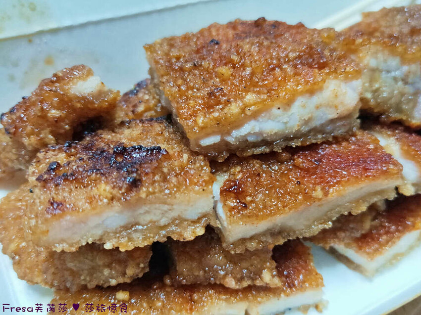 台南夜市【關廟夜市】每周一五夜晚熱鬧開攤！晚餐宵夜吃喝玩樂。日品排骨酥／黃媽媽炒泡麵／花姐炸蛋蔥油餅│關廟市場│關廟美食 - Fresa芙芮莎♥莎旅憶食