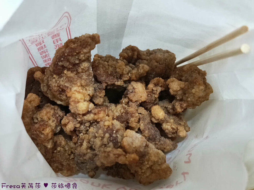 台南夜市【關廟夜市】每周一五夜晚熱鬧開攤！晚餐宵夜吃喝玩樂。日品排骨酥／黃媽媽炒泡麵／花姐炸蛋蔥油餅│關廟市場│關廟美食 - Fresa芙芮莎♥莎旅憶食