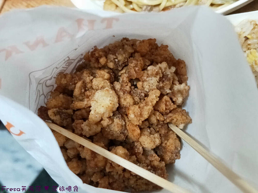 台南夜市【關廟夜市】每周一五夜晚熱鬧開攤！晚餐宵夜吃喝玩樂。日品排骨酥／黃媽媽炒泡麵／花姐炸蛋蔥油餅│關廟市場│關廟美食 - Fresa芙芮莎♥莎旅憶食