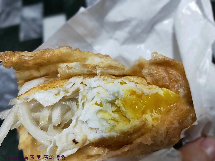 台南夜市【關廟夜市】每周一五夜晚熱鬧開攤！晚餐宵夜吃喝玩樂。日品排骨酥／黃媽媽炒泡麵／花姐炸蛋蔥油餅│關廟市場│關廟美食 - Fresa芙芮莎♥莎旅憶食