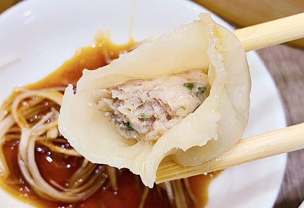 松山美食小吃推薦│天心坊湯包-松山虎林店│爆汁小籠湯包皮薄鮮嫩汁多,蒸餃一咬下去要小心會噴汁!現點現蒸、口味多元,可線上點餐-29.jpg 松山美食小吃推薦│天心坊湯包-松山虎林店│爆汁小籠湯包皮薄鮮嫩汁多,蒸餃一咬下去要小心會噴汁!現點現蒸、口味多元,可線上點餐-29.jpg