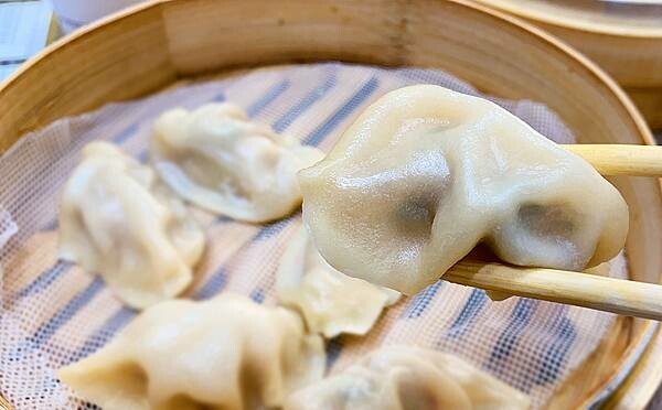 松山美食小吃推薦│天心坊湯包-松山虎林店│爆汁小籠湯包皮薄鮮嫩汁多,蒸餃一咬下去要小心會噴汁!現點現蒸、口味多元,可線上點餐-27.jpg 松山美食小吃推薦│天心坊湯包-松山虎林店│爆汁小籠湯包皮薄鮮嫩汁多,蒸餃一咬下去要小心會噴汁!現點現蒸、口味多元,可線上點餐-27.jpg