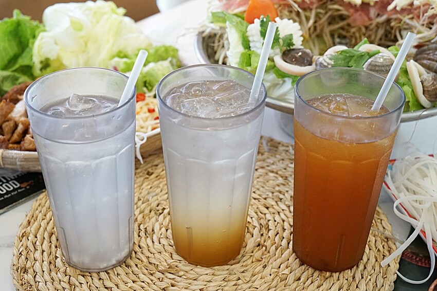 台中人氣越式料理首創帽子火鍋,料多實在吃法又逗趣,超澎湃越式滿漢拼盤,絕對讓你大呼過癮!!