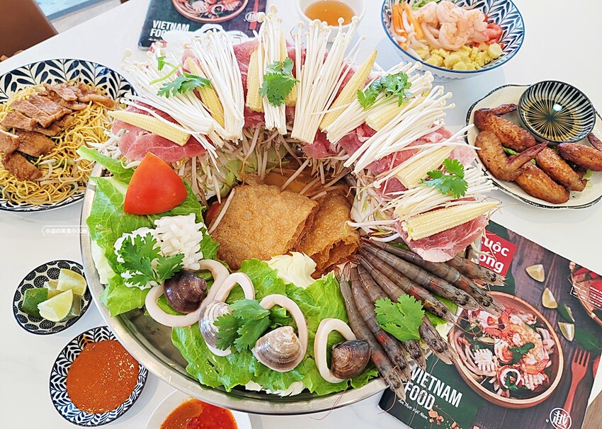 台中人氣越式料理首創帽子火鍋,料多實在吃法又逗趣,超澎湃越式滿漢拼盤,絕對讓你大呼過癮!!