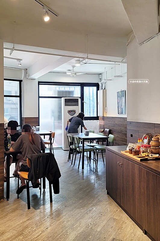 台中人氣越式料理首創帽子火鍋,料多實在吃法又逗趣,超澎湃越式滿漢拼盤,絕對讓你大呼過癮!!