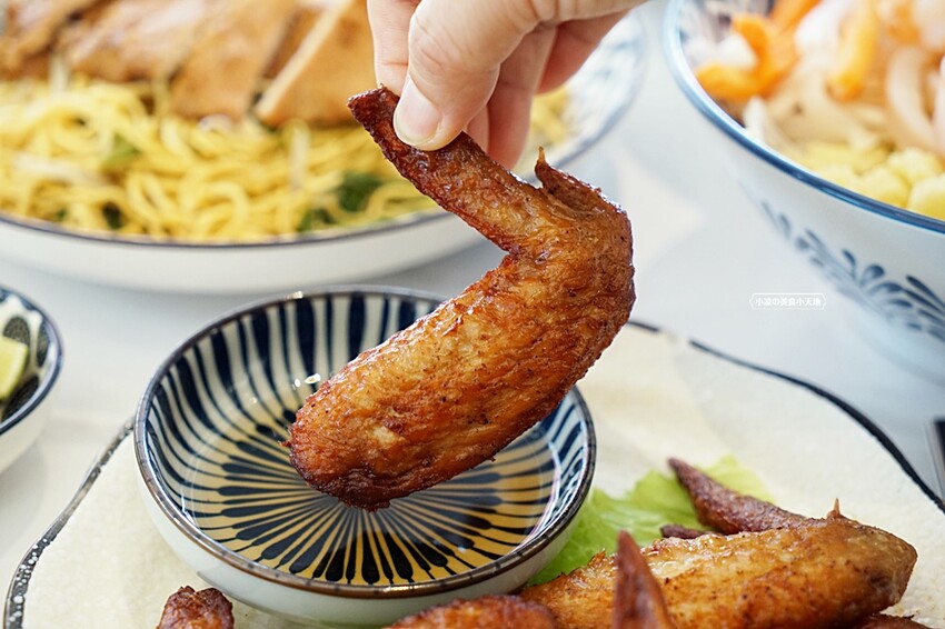 台中人氣越式料理首創帽子火鍋,料多實在吃法又逗趣,超澎湃越式滿漢拼盤,絕對讓你大呼過癮!!