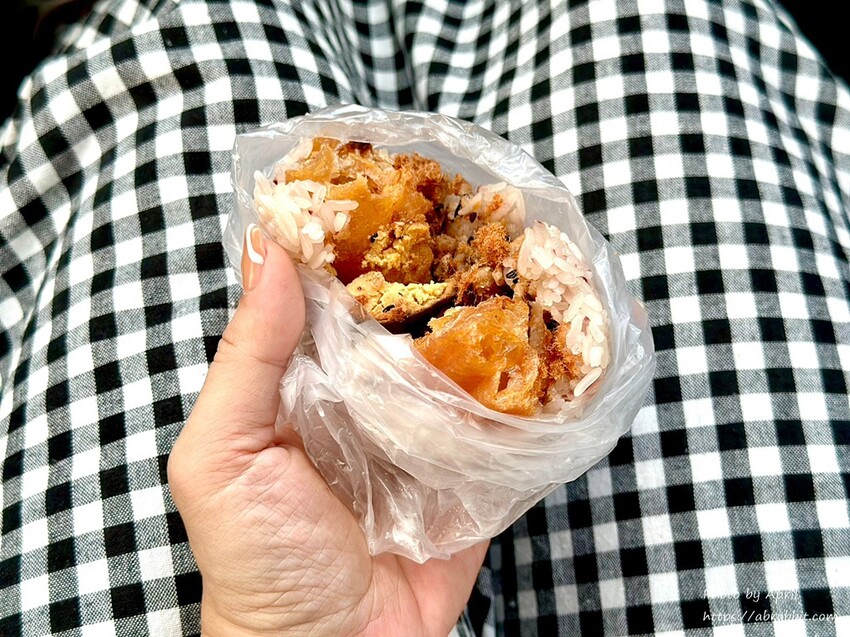 豐原早餐-南陽國小旁的路邊小攤 南陽飯糰，size女生吃剛好