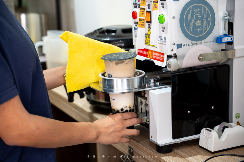 台北市信義區半糖少冰信義永吉店｜2023信義區新開幕手搖飲，桃園在地知名手搖品牌第一間外縣市展店就在台北！半糖少冰最