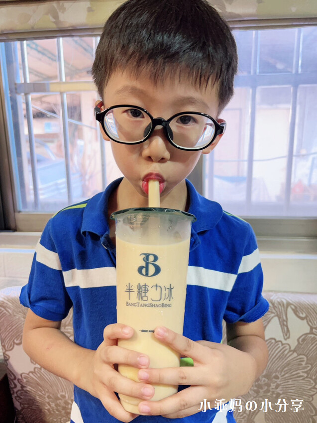 台北手搖飲推薦【半糖少冰-信義永吉店】網友激推無法抗拒”半糖少冰”的魅力，飲料控必喝~