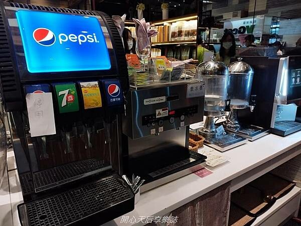 松山吃到飽推薦｜VGest低碳披薩 松山首都店｜蔬食披薩第一品牌，蔬食早午餐吃到飽，平日只要$299就讓你素食