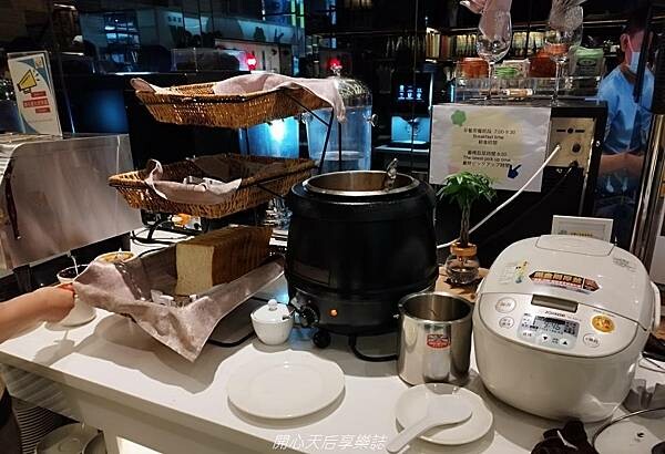 松山吃到飽推薦｜VGest低碳披薩 松山首都店｜蔬食披薩第一品牌，蔬食早午餐吃到飽，平日只要$299就讓你素食