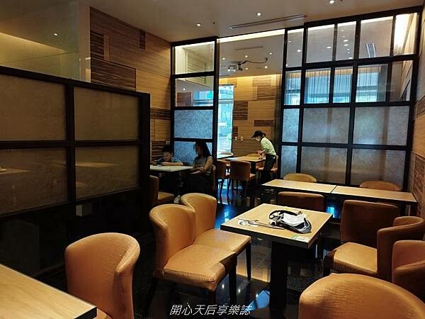 松山吃到飽推薦｜VGest低碳披薩 松山首都店｜蔬食披薩第一品牌，蔬食早午餐吃到飽，平日只要$299就讓你素食