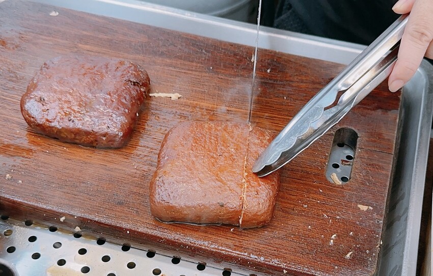 瑞豐夜市 灶腳古早味蒜香烏龍豆干，好吃嚐鮮新發現！