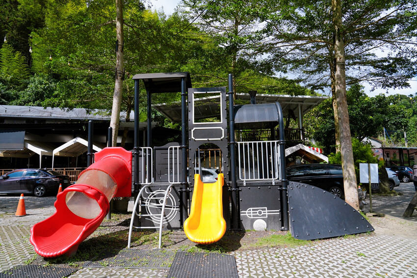 南投親子露營「溪部好呆庄」,主題露營車、親子四人房,溪邊玩水