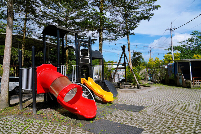 南投親子露營「溪部好呆庄」,主題露營車、親子四人房,溪邊玩水