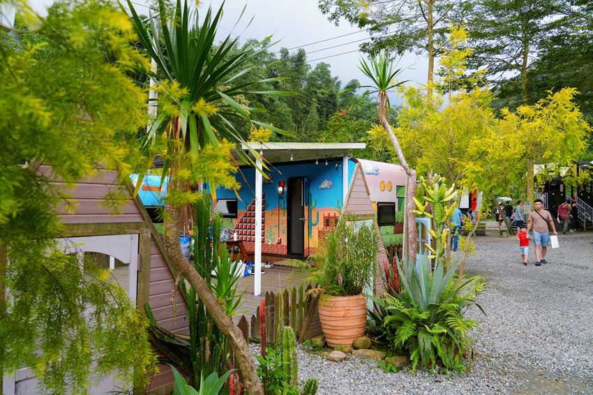 南投親子露營「溪部好呆庄」,主題露營車、親子四人房,溪邊玩水