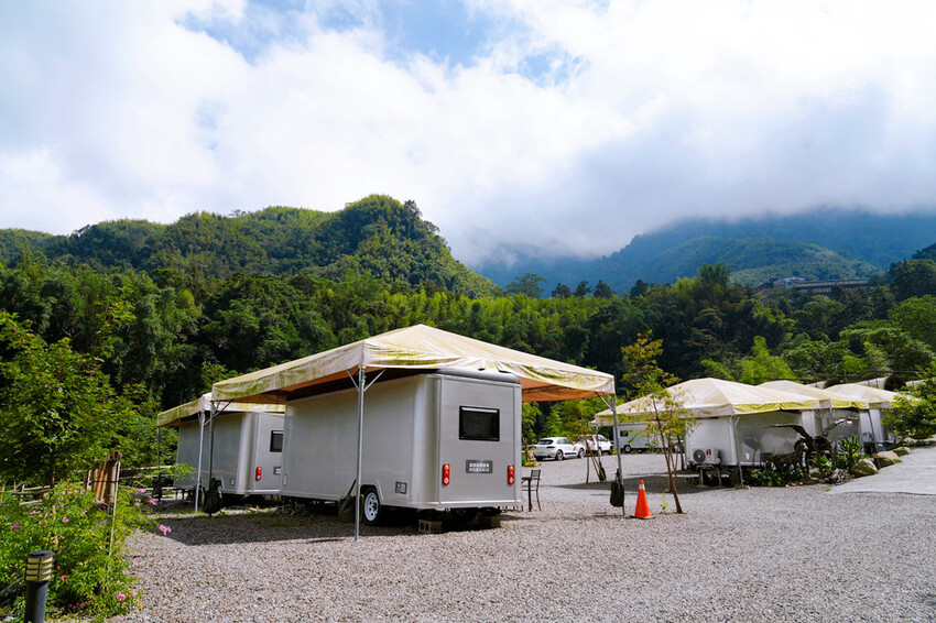 南投親子露營「溪部好呆庄」,主題露營車、親子四人房,溪邊玩水