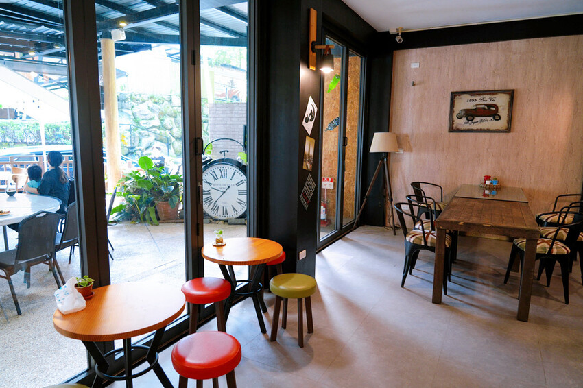 南投親子露營「溪部好呆庄」,主題露營車、親子四人房,溪邊玩水