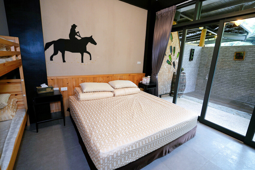 南投親子露營「溪部好呆庄」,主題露營車、親子四人房,溪邊玩水