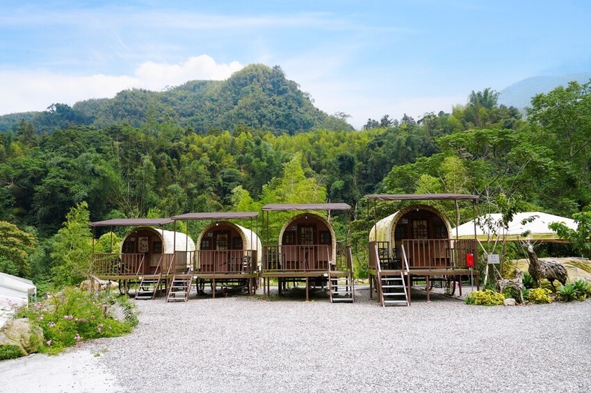 南投親子露營「溪部好呆庄」,主題露營車、親子四人房,溪邊玩水