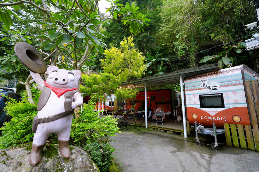 南投親子露營「溪部好呆庄」,主題露營車、親子四人房,溪邊玩水