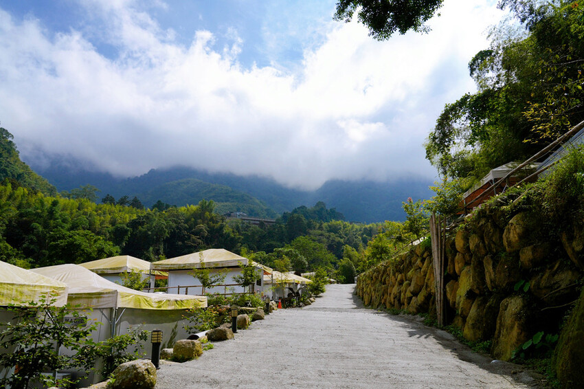 南投親子露營「溪部好呆庄」,主題露營車、親子四人房,溪邊玩水
