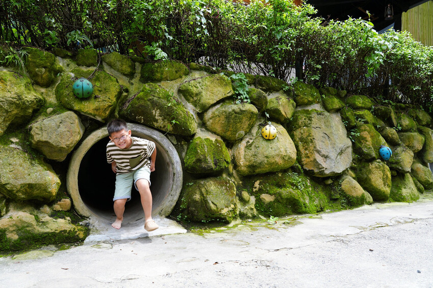 南投親子露營「溪部好呆庄」,主題露營車、親子四人房,溪邊玩水