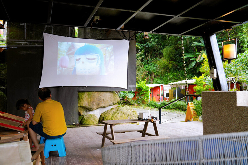 南投親子露營「溪部好呆庄」,主題露營車、親子四人房,溪邊玩水