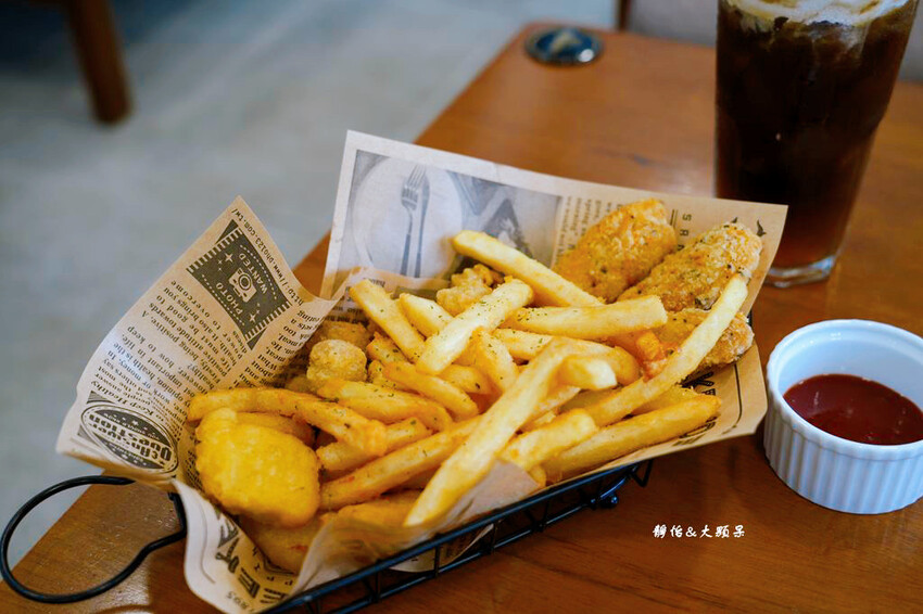 新北石門海景咖啡,金點草里驛棧,草里漁港藍白希臘風,北海岸咖 新北石門海景咖啡,金點草里驛棧,草里漁港藍白希臘風,北海岸咖