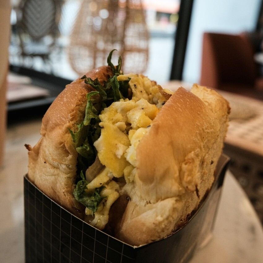 【台南 東區】早起人的福音MINI.D COFFEE 崇德館 落地窗採光的小清新咖啡館